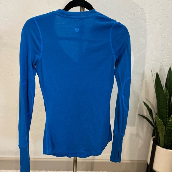 Lululemon Wool Henley Long Sleeve | Size 4 | Blue | Thumb Holes & Elbow Patches - Picture 6 of 6